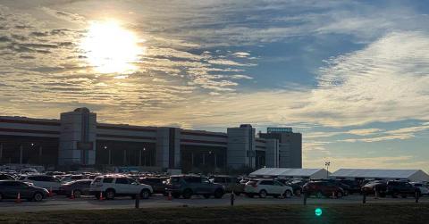 Image of cars lined up to receive vaccinations. Photo from Texas Motor Speedway Website